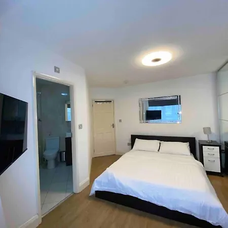 Appartement Spacious Studio 30 Mins From Luton Free Parking